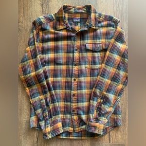 Patagonia organic cotton flannel button down shirts/ S
